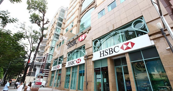 HSBC, la première banque au Vietnam à utiliser des cartes de paiement en plastique recyclé